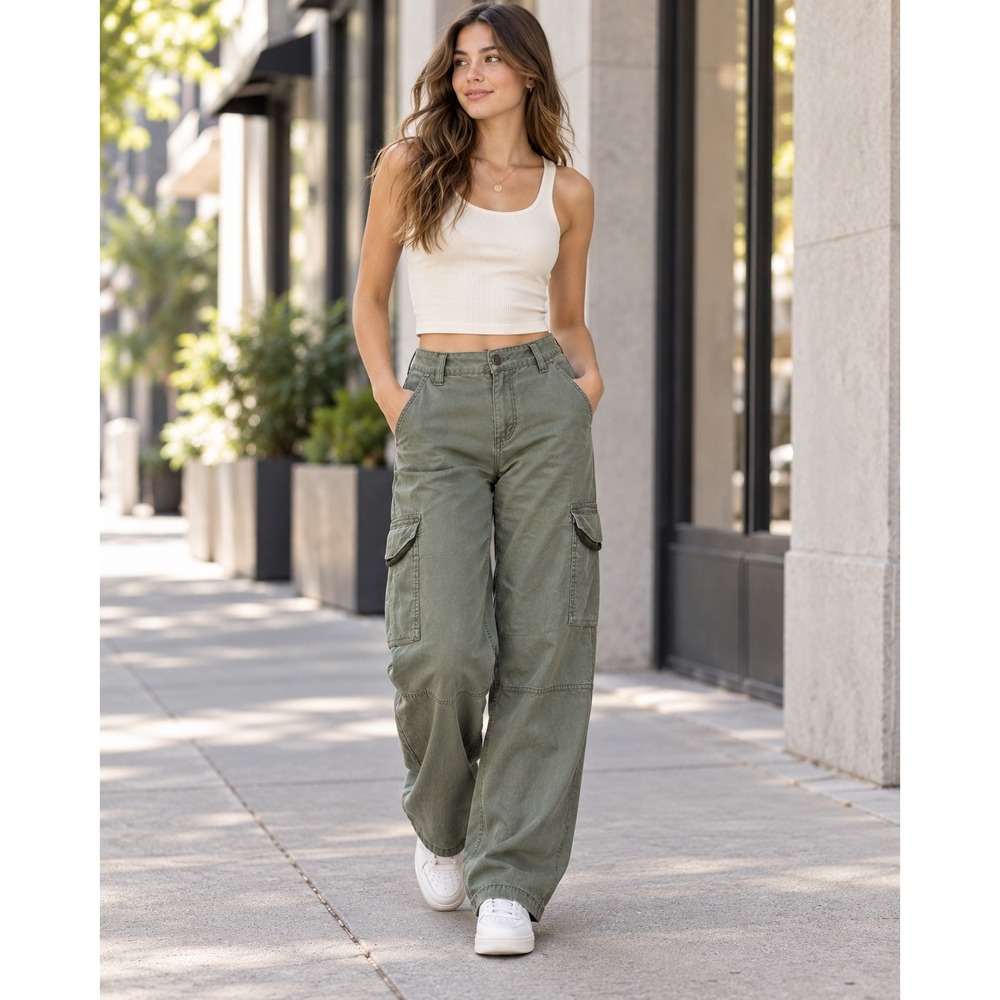 American Eagle Women's 4 Short Super High Rise Baggy Wide Leg Cargo Pants Green